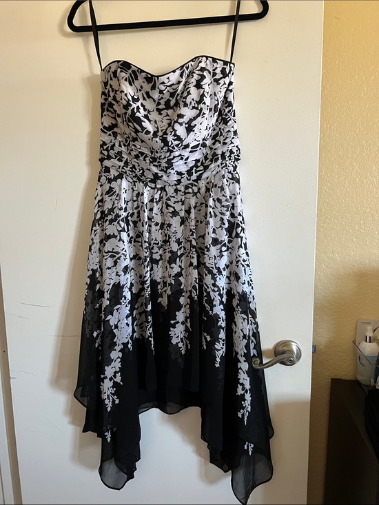 White House Black Market Dresses & Skirts - White House Black Market Black and White Strapless Floral Handkerchief Dress